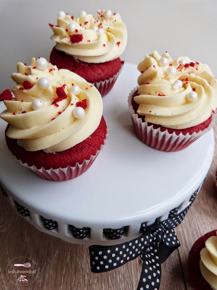 Red Velvet Cupcakes mit Frischkäse-Schokoladen-Frosting [Ohrwurm-Alarm ...