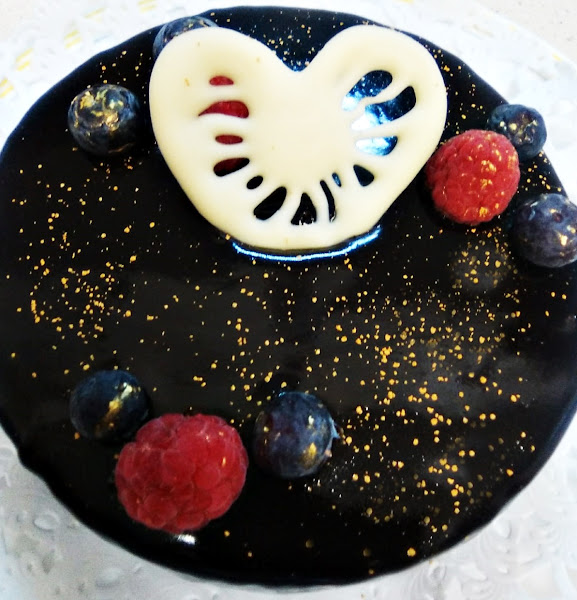 COBERTURA ESPEJO DE CHOCOLATE NEGRO {PARA DECORAR PASTELES Y TARTAS}