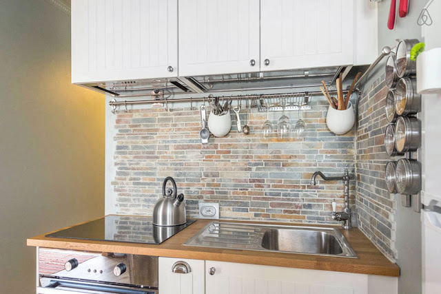 Kitnet ou quitinete cinza com solução para sobrar espaço. Blog Achados de Decoração Kitnet ou quitinete cinza com solução para sobrar espaço. Blog Achados de Decoração