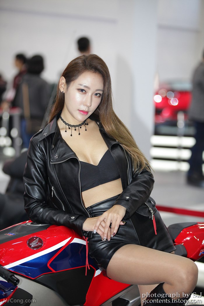 Kim Tae Hee&#39;s beauty at the Seoul Motor Show 2017 (230 photos) photo 7-9