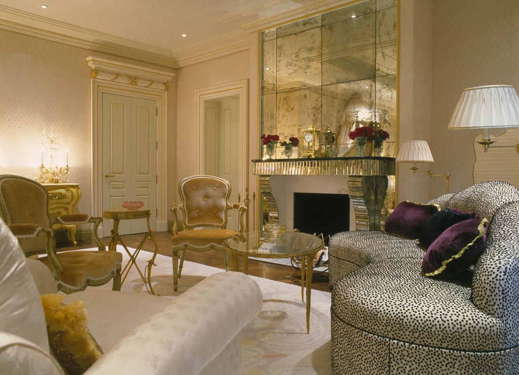 loveisspeed....... Apartment in the palace on Lake Geneva..