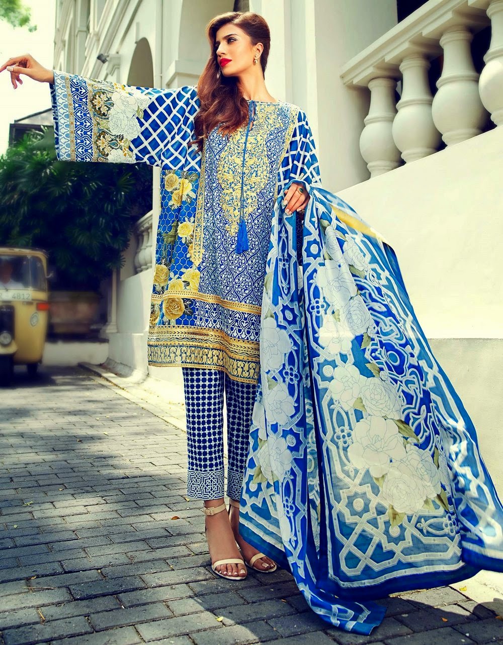 Long frocks Pakistani Dresses Mehndi Designs