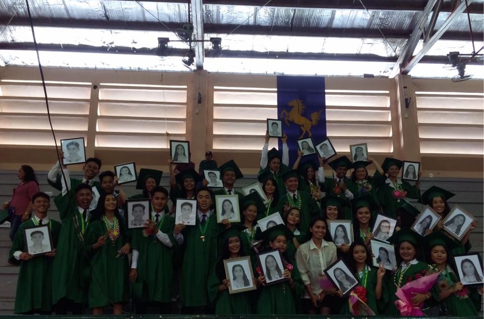 Teacher creates portraits for 59 students after entire class is on the Honor Roll
