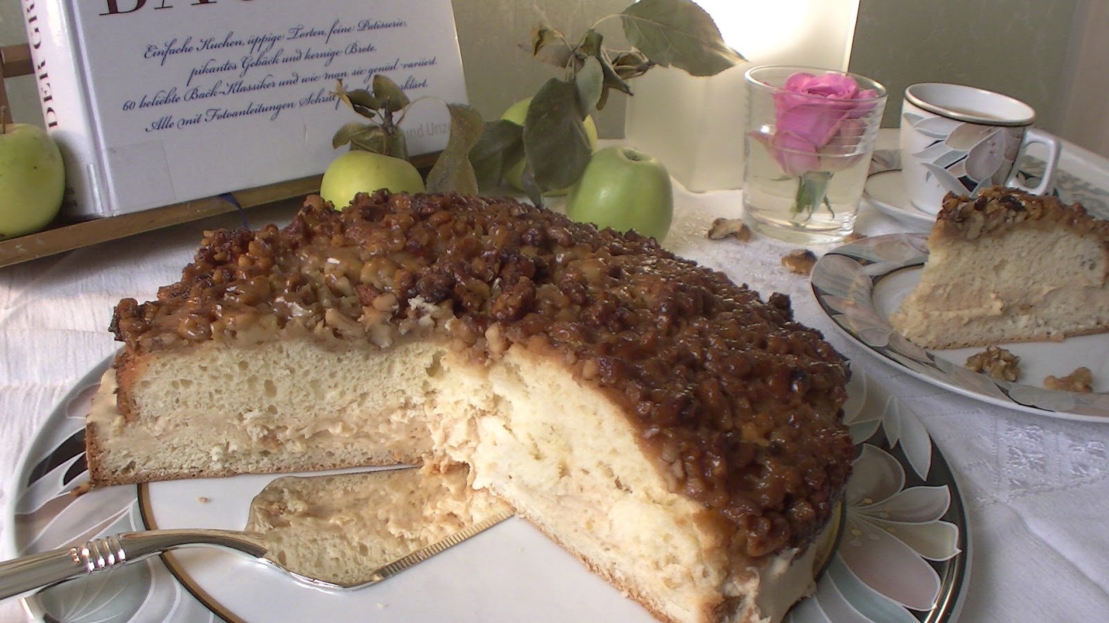 Irene Geschickte Hände: Bienenstich mit Apfel-Zimt-Creme und Walnüssen ...