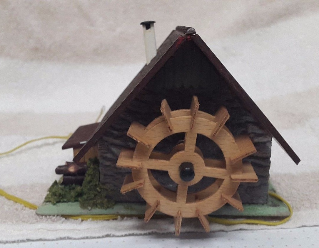 Bahnbauten H0/TT/N: Wassermühle {mit Motor}