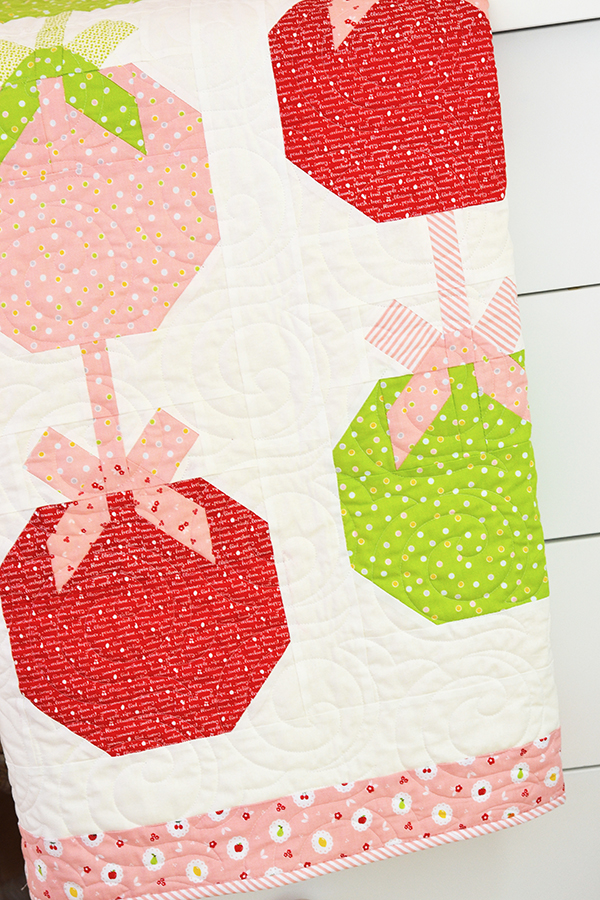 Down Grapevine Lane 'Glorious' Quilt in Sweet Orchard