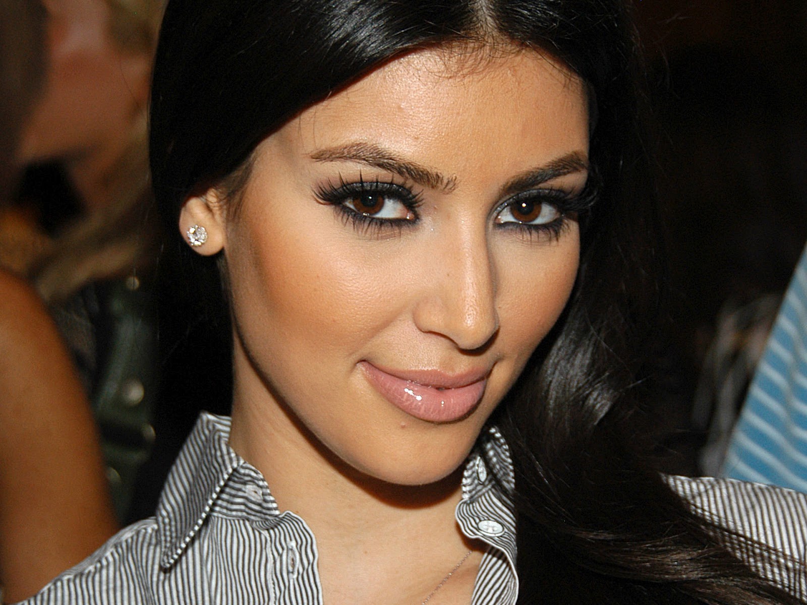 WallpaperfreekS: Kim Kardashian Wallpapers 1024X768
