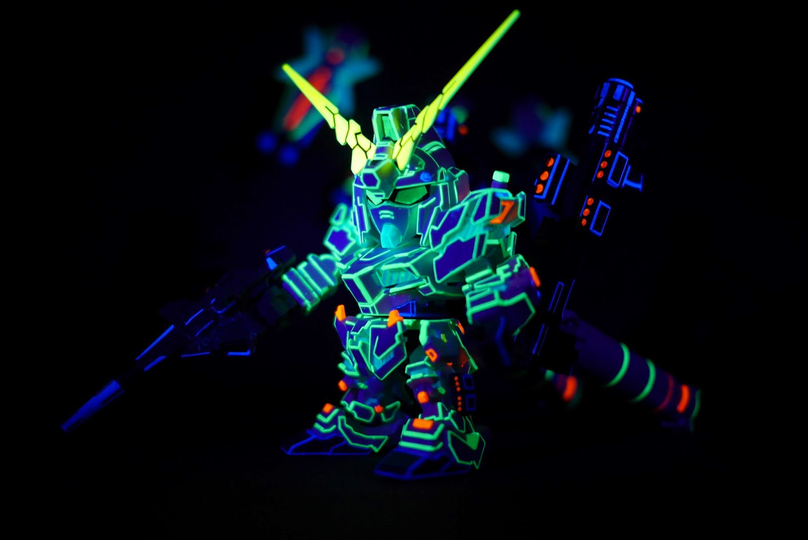 SD Full Armor Unicorn Gundam + Neon Markers Custom Build - Gundam Kits