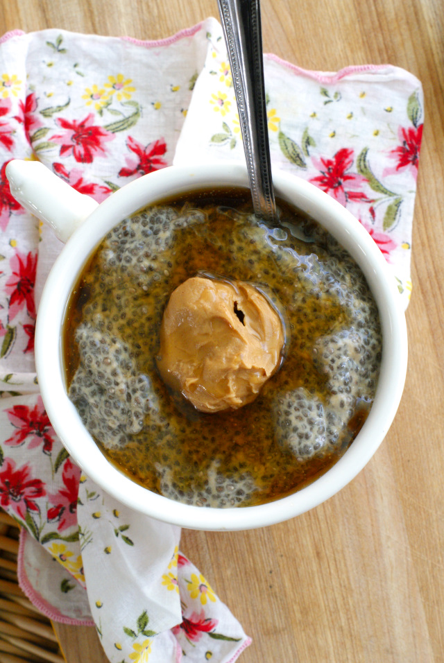 Peanut Butter and Honey Chia Seed Pudding | thetwobiteclub.com