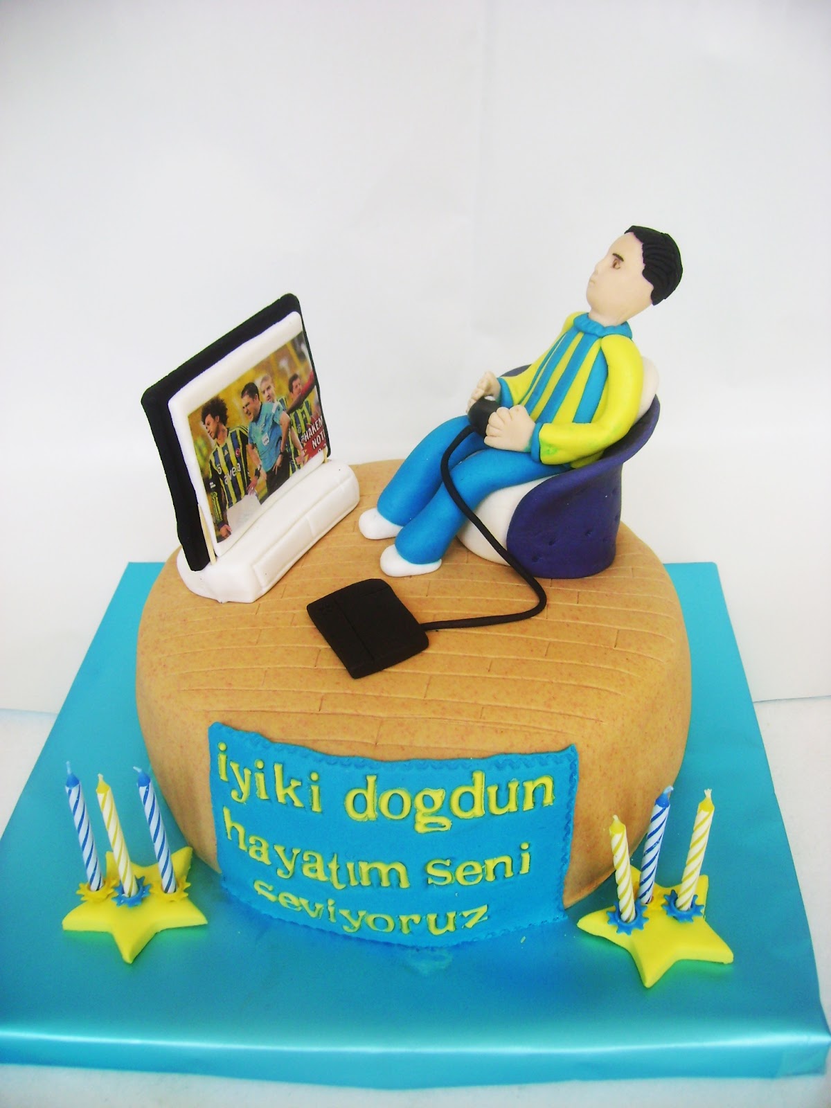 FENERBAHÇELİ PLAYSTATİON PASTASI PASTA SİHİRBAZI