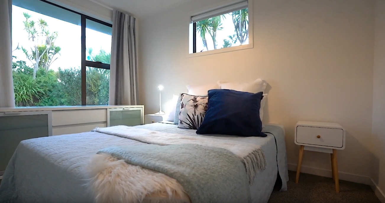 9 Photos vs. 29 Matapana Road, Palm Beach, Auckland Home Interior Design Tour