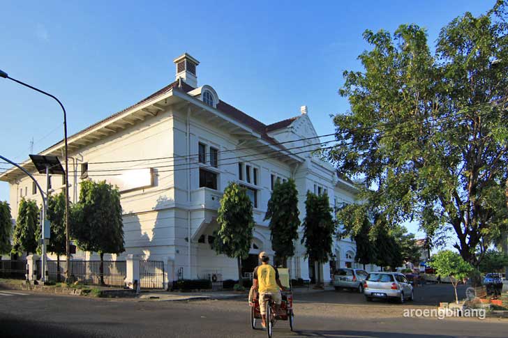 gedung bank mandiri cirebon
