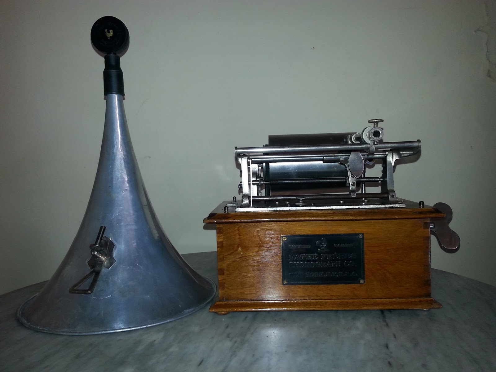 жилин симфоджаз. фонограф томаса эдисона. фонограф эдисона 1877. 1878 — американский изобретатель томас эдисон запатентовал фонограф. чайковский фонограф.