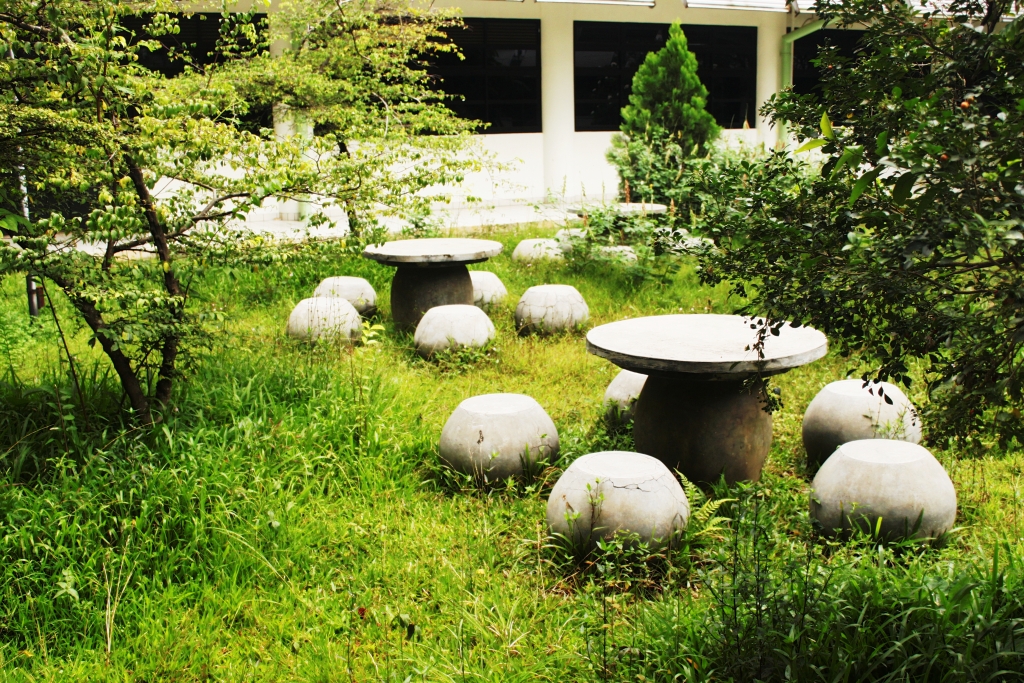 Taman tak Terawat - Desain Lanskap