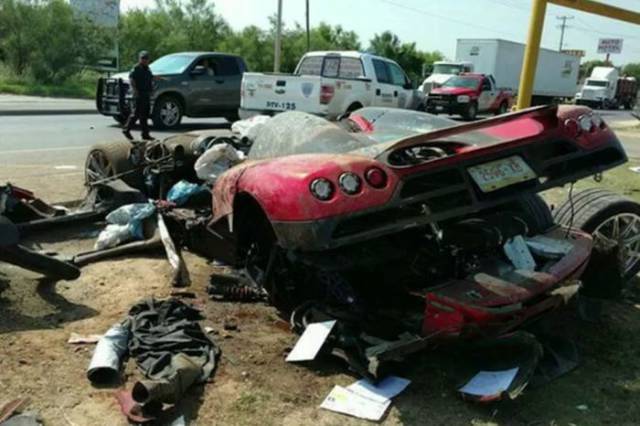 rare_supercar_completely_destroyed_in_a_crash_in_northern_mexico_640_06.jpg