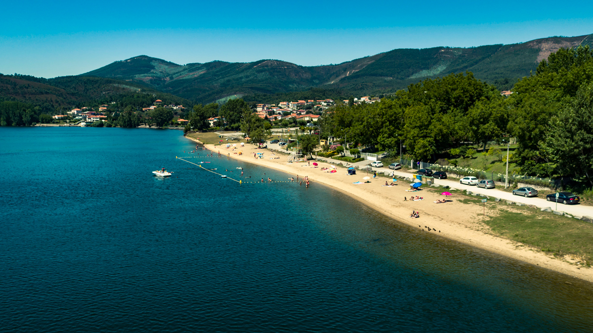 Vista aérea Praia Fluvial Melres