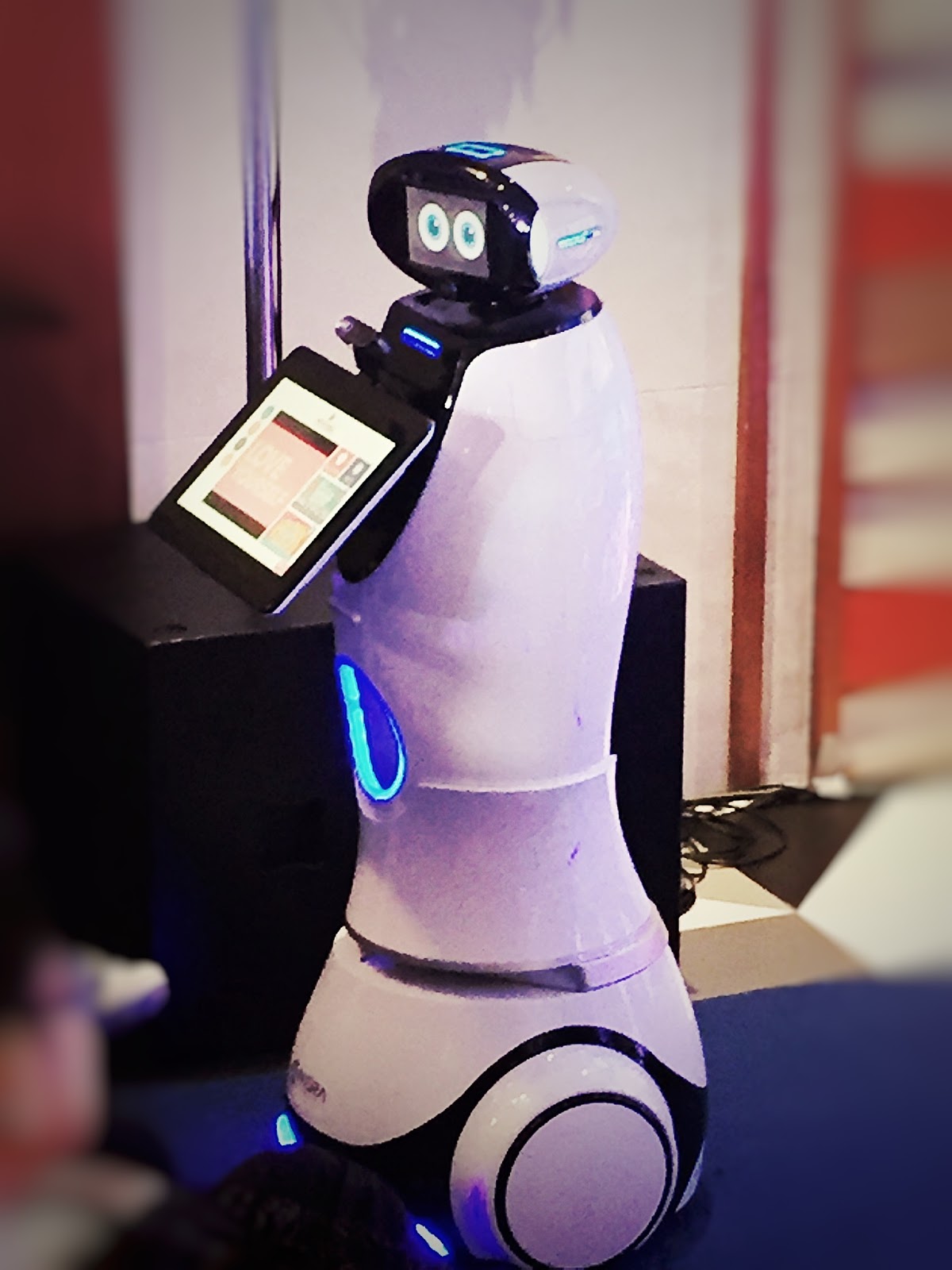 SM Introduces SAM Customer Service Robot