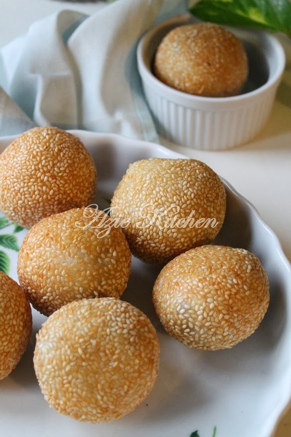 Kuih Bom Asli Berinti Kacang Hijau - Azie Kitchen