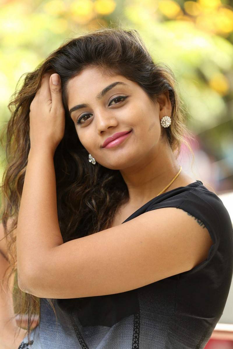 Telugu Tv Actress Karuna Hot Photos In Black Dress