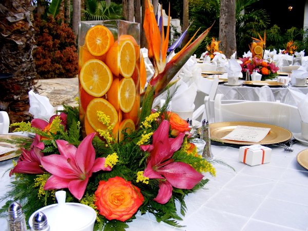 Monta un centro de flores y frutas de otoño para adornar tu mesa