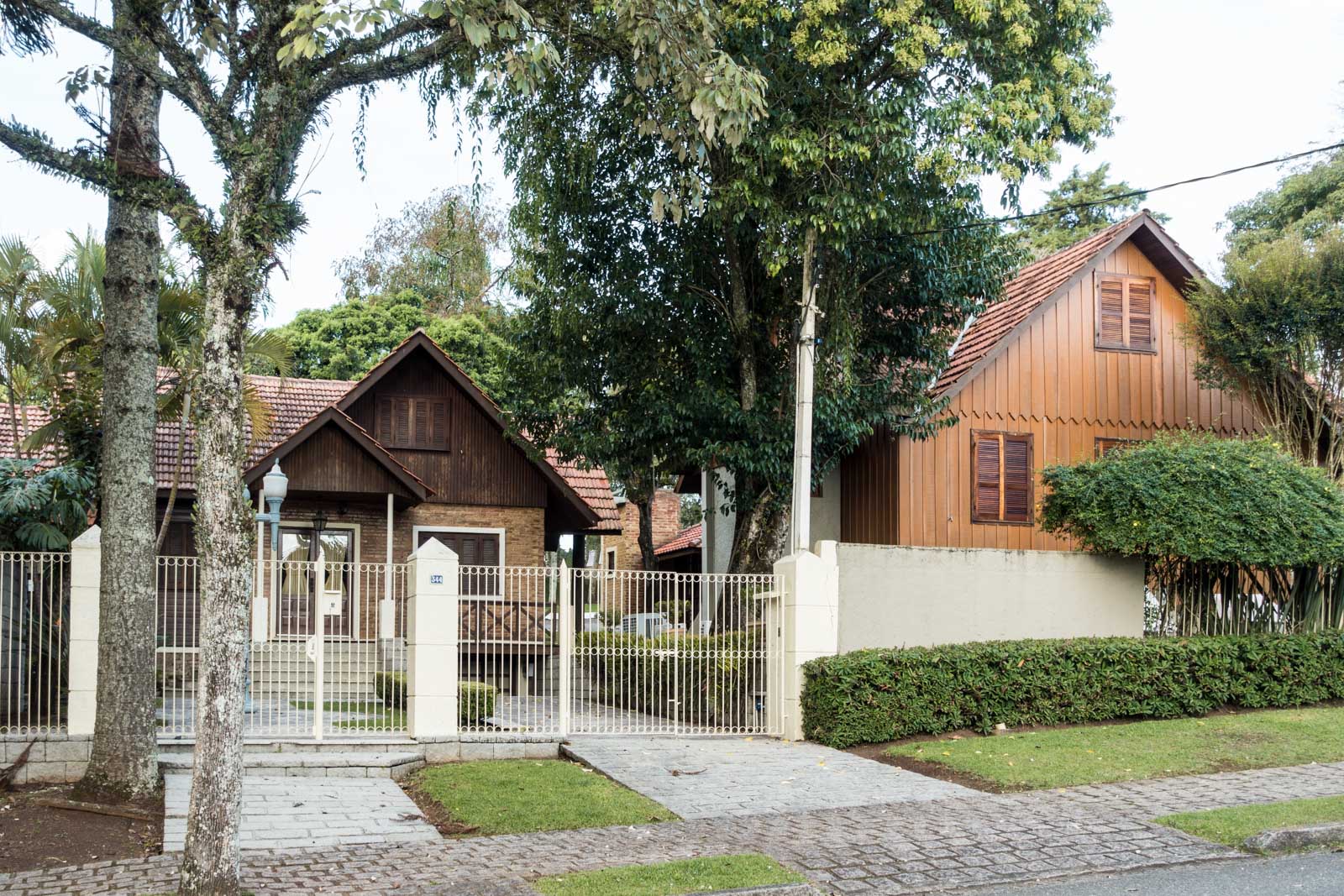 Fotografando Curitiba Casa de madeira na Simão Bolivar Fotografando Curitiba Casa de madeira na Simão Bolivar