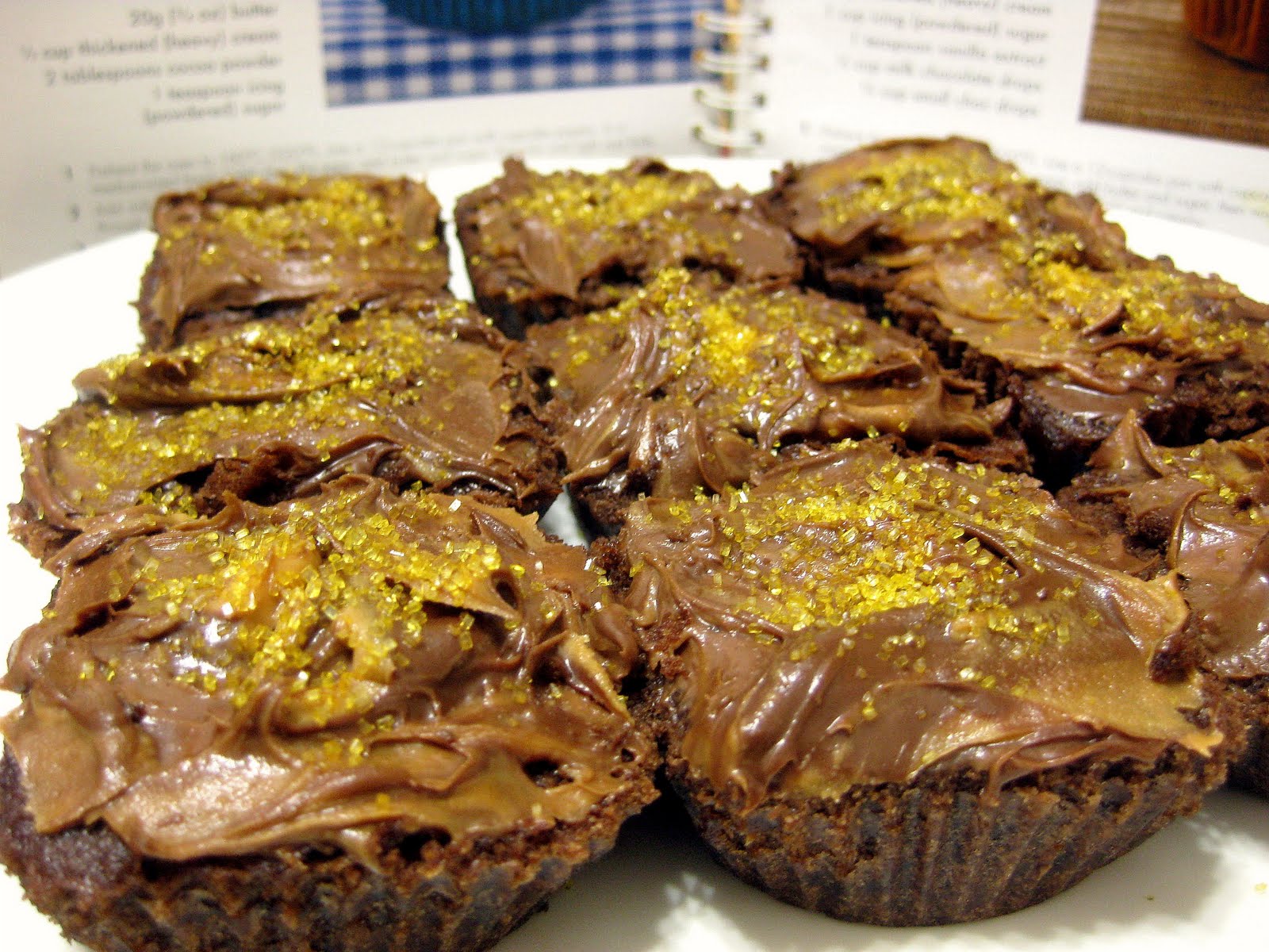RESEPI NENNIE KHUZAIFAH: Cupcake coklat peanut butter
