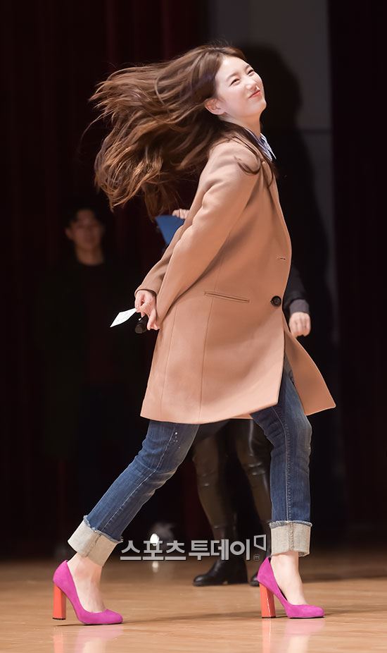 오늘자 수지 맞절 | 인스티즈