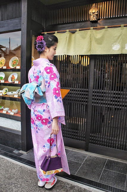 Memakai Kimono