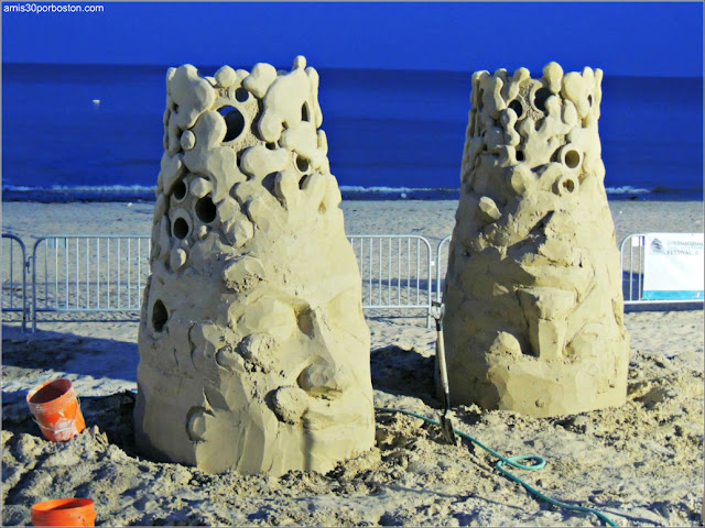Esculturas de Arena de Revere Beach: Dunkaroos de Abe Waterman Esculturas de Arena de Revere Beach: Dunkaroos de Abe Waterman