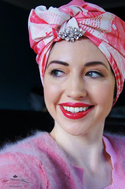 1940s women with head scarves