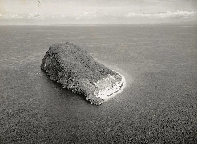 A photograph of Fortune Island off the town of Nasugbu taken in 1935.  Image source:  United States National Archives.