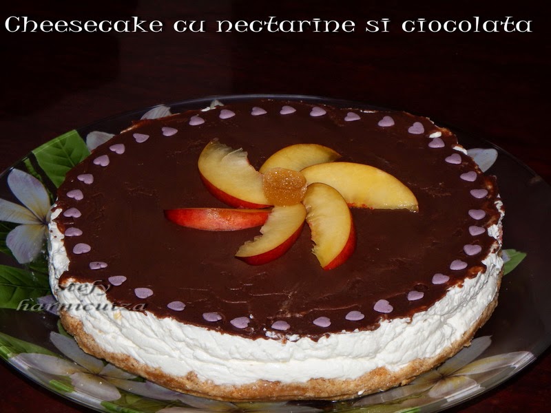 Cheesecake cu nectarine si ciocolata