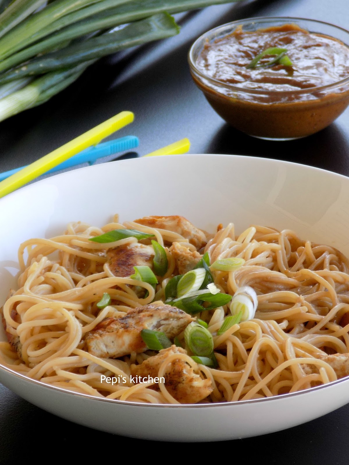 Pepi's kitchen in english Spaghetti with Chicken and Peanut Butter Sauce