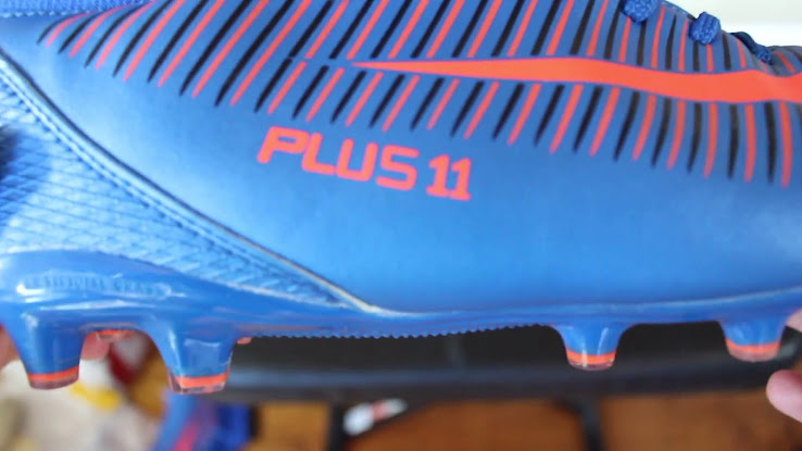 plus 11 football boots