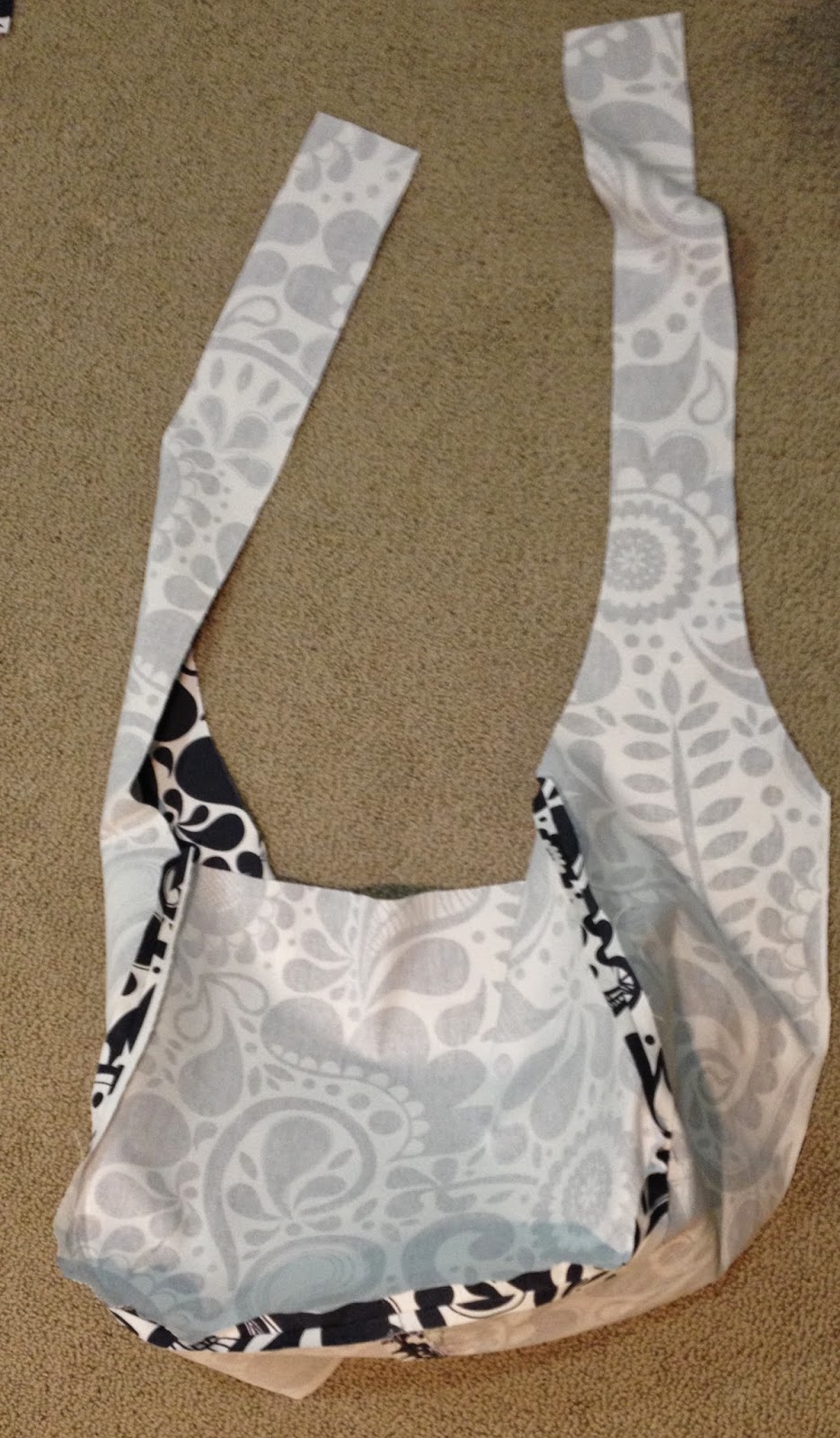 TwoCreativeWomen: How to make a reversible hobo bag