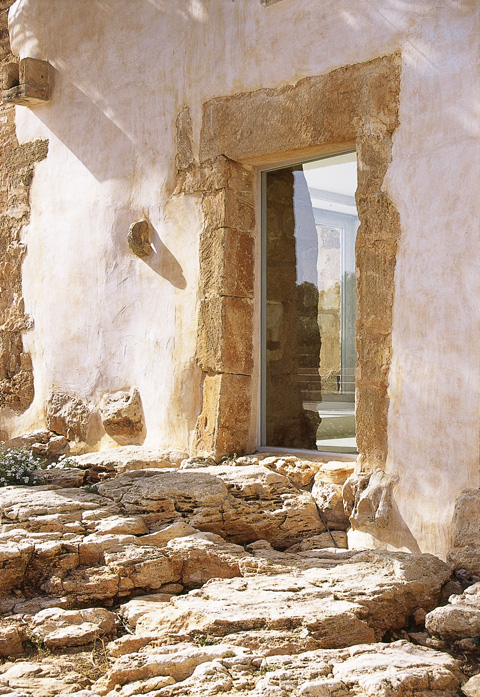 Art Pedro Paricio Zeigt Shaman Kollektion In Der Halcyon Gallery