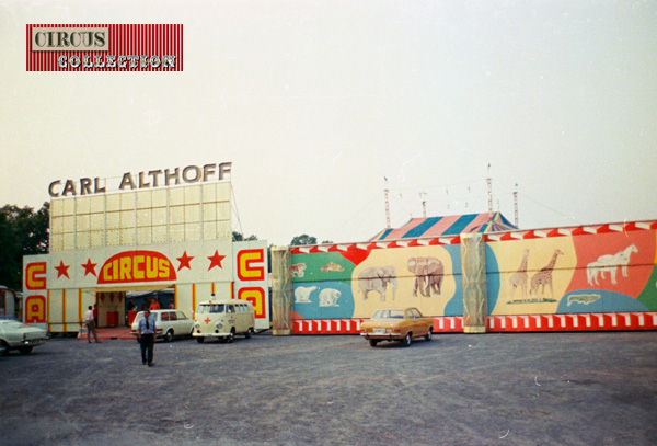 partie de la façade d'entrée du cirque