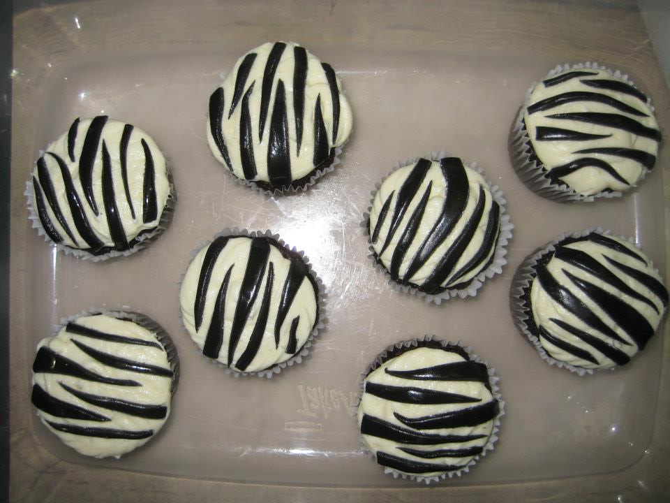 Treats By Christi: Safari Baby Shower &amp; Zebra Cupcakes