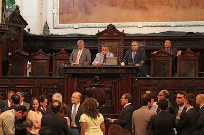 Bancada do PT votará pela soltura de peemedebistas Bancada do PT votará pela soltura de peemedebistas