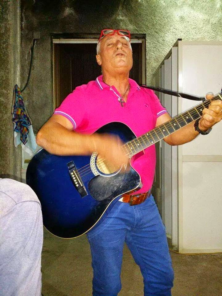 Eolie news E' deceduto a Gualtieri, Salvatore Isgrò. Era originario