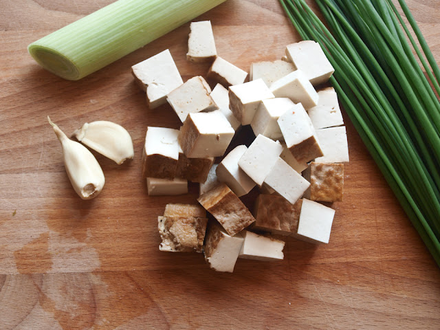 Tofu z makaronem smażone
