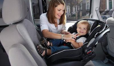  atau bangku khusus bayi yang biasa dipasang didalam kendaraan beroda empat saat kita sedang berkendara me Teknik Pasang Kursi Bayi Dalam Mobil Yang Benar