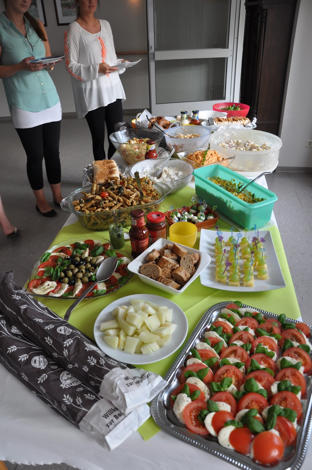 Scheel Arbeit Gemeinsames Grillen Lustig Und Oberlecker Bei Lauwarmer Sommernacht
