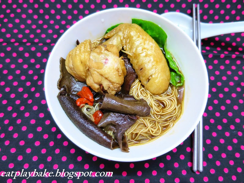 猫兒的天空 Eat.Play.Bake 黑木耳麻油鸡汤面线 Sesame Oil Chicken Mee Sua Soup with