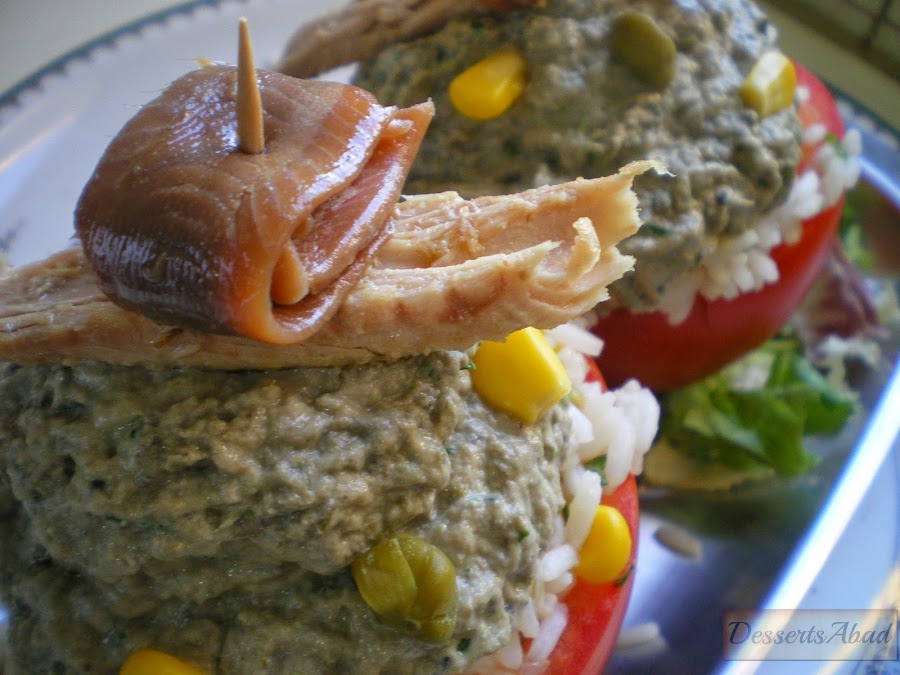 Tomates rellenos con paté de aceitunas y alcaparras
