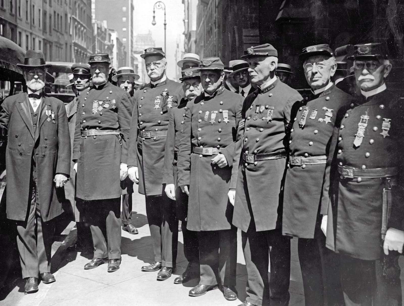 Civil War veterans attend the funeral of General Horace C. Porter. 1921.
