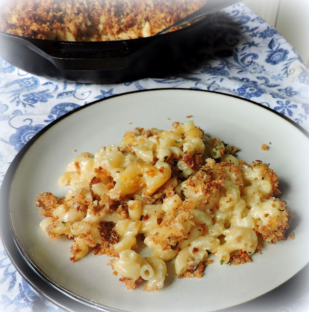 Baked Mac & Cheese with a Crispy Crumb Topping