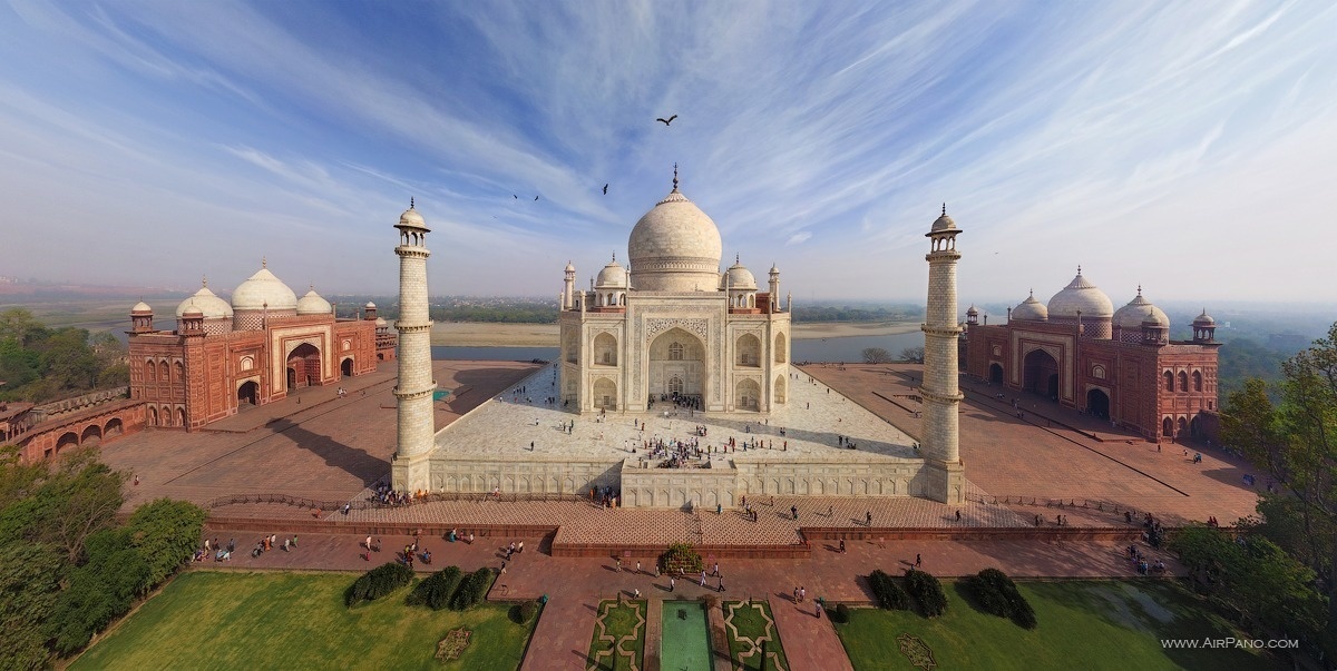 The iconic Taj Mahal in India. - The Seven Wonders Of The World Look Totally Different In These Unique Photos. The iconic Taj Mahal in India. - The Seven Wonders Of The World Look Totally Different In These Unique Photos.