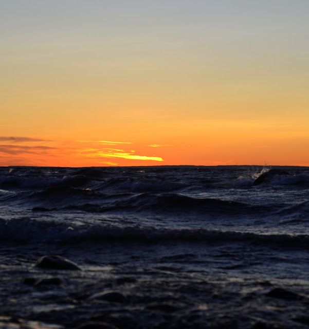 Vid Vätterns strand: Solnedgång över Vättern.