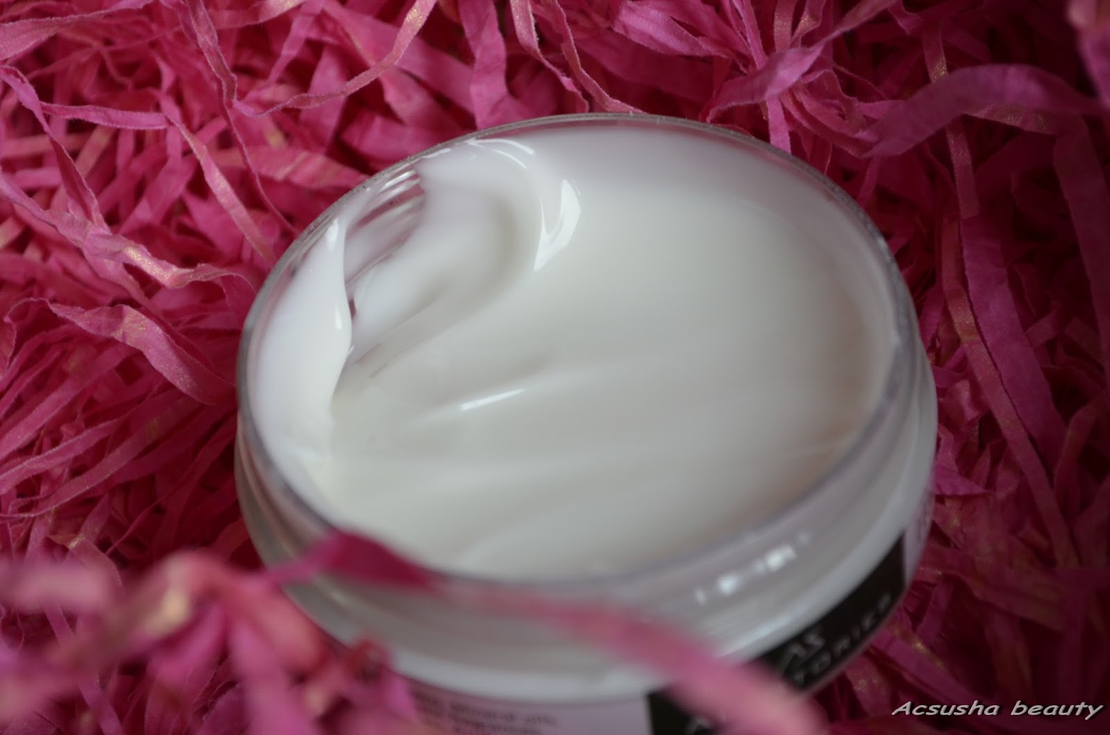 лосьон для тела с маточным молочком эйвон. состав молочка для тела.